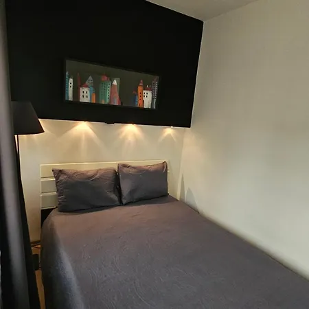 Adorable Main Square Apartment *