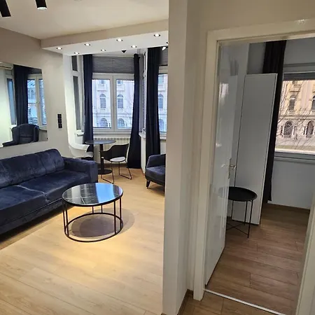 Apartment Adorable Main Square *